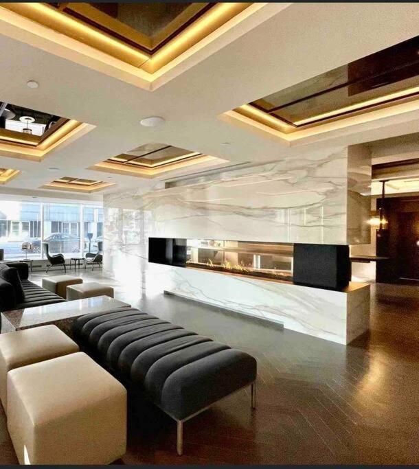 Mind Blowing City View - 2 Beds - Pool & Spa - Downtown Montréal Buitenkant foto