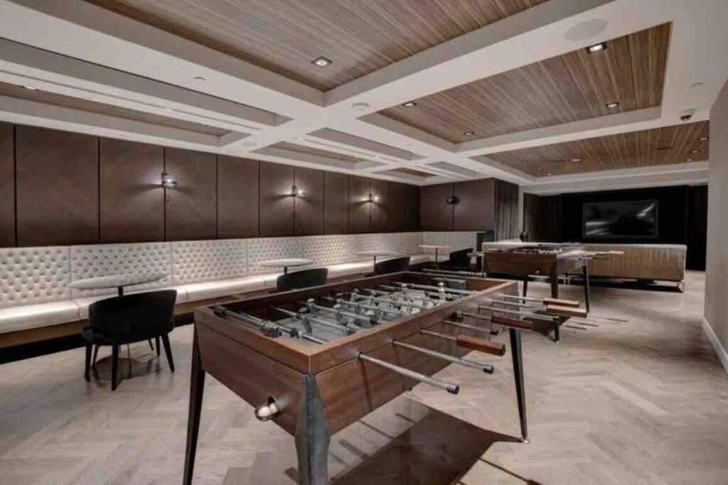 Mind Blowing City View - 2 Beds - Pool & Spa - Downtown Montréal Buitenkant foto